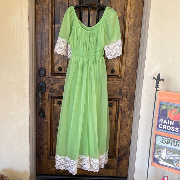 bridegroom mother dresses Cream Lace Nightgown  Puff Sleeves